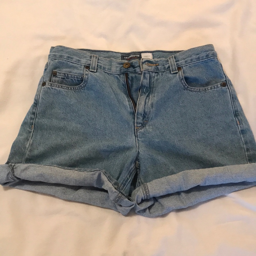 Vintage jean shorts! 🌞